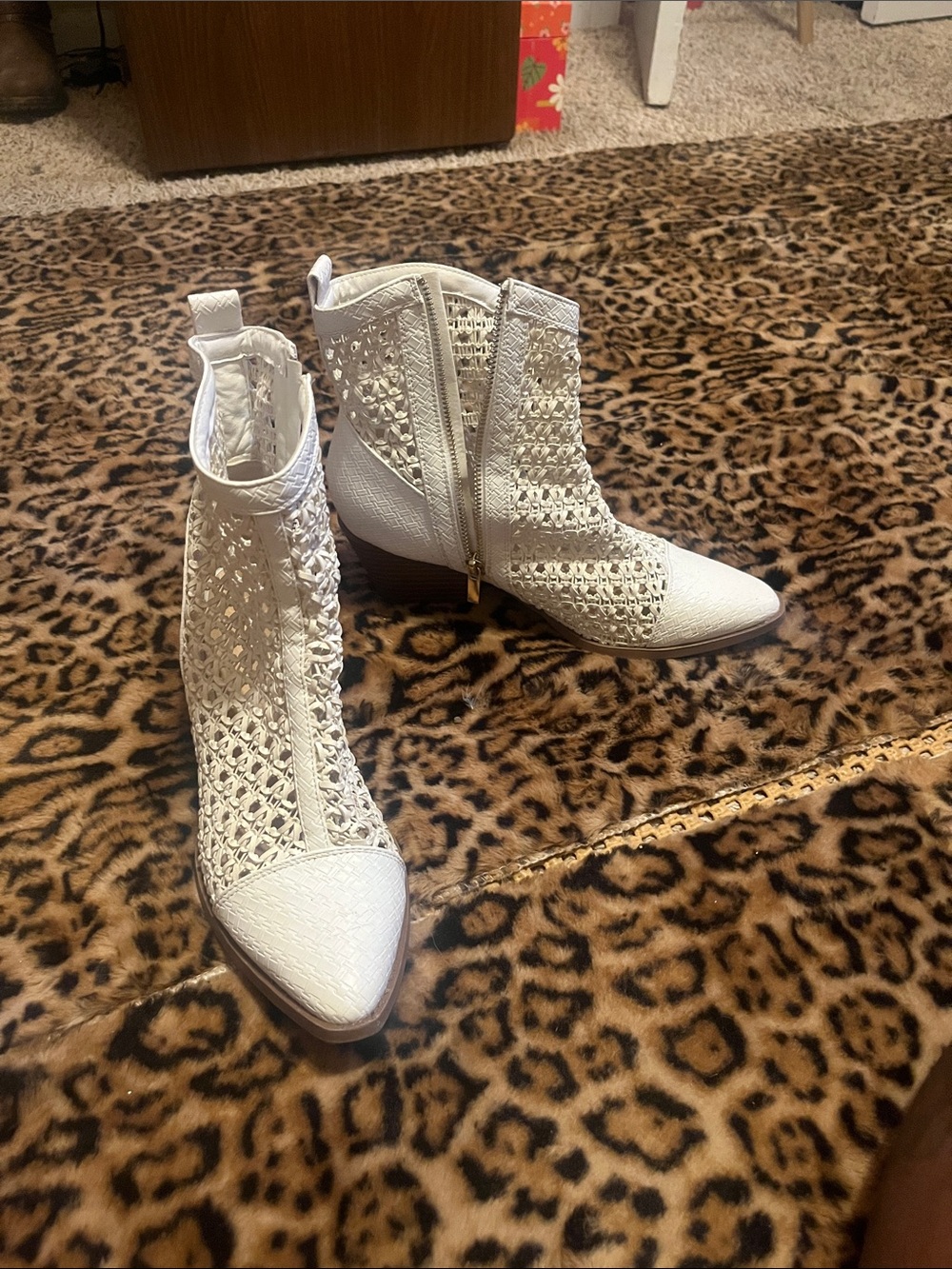 comfort plus by Predictions White Woven Pointed-Toe Ankle Booties